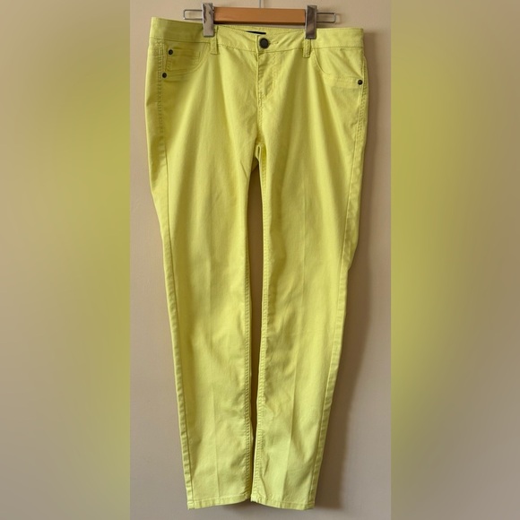 Material Girl Fun & Vibrant Lemon Yellow Straight Leg Jeans Sz 11 - Picture 1 of 3